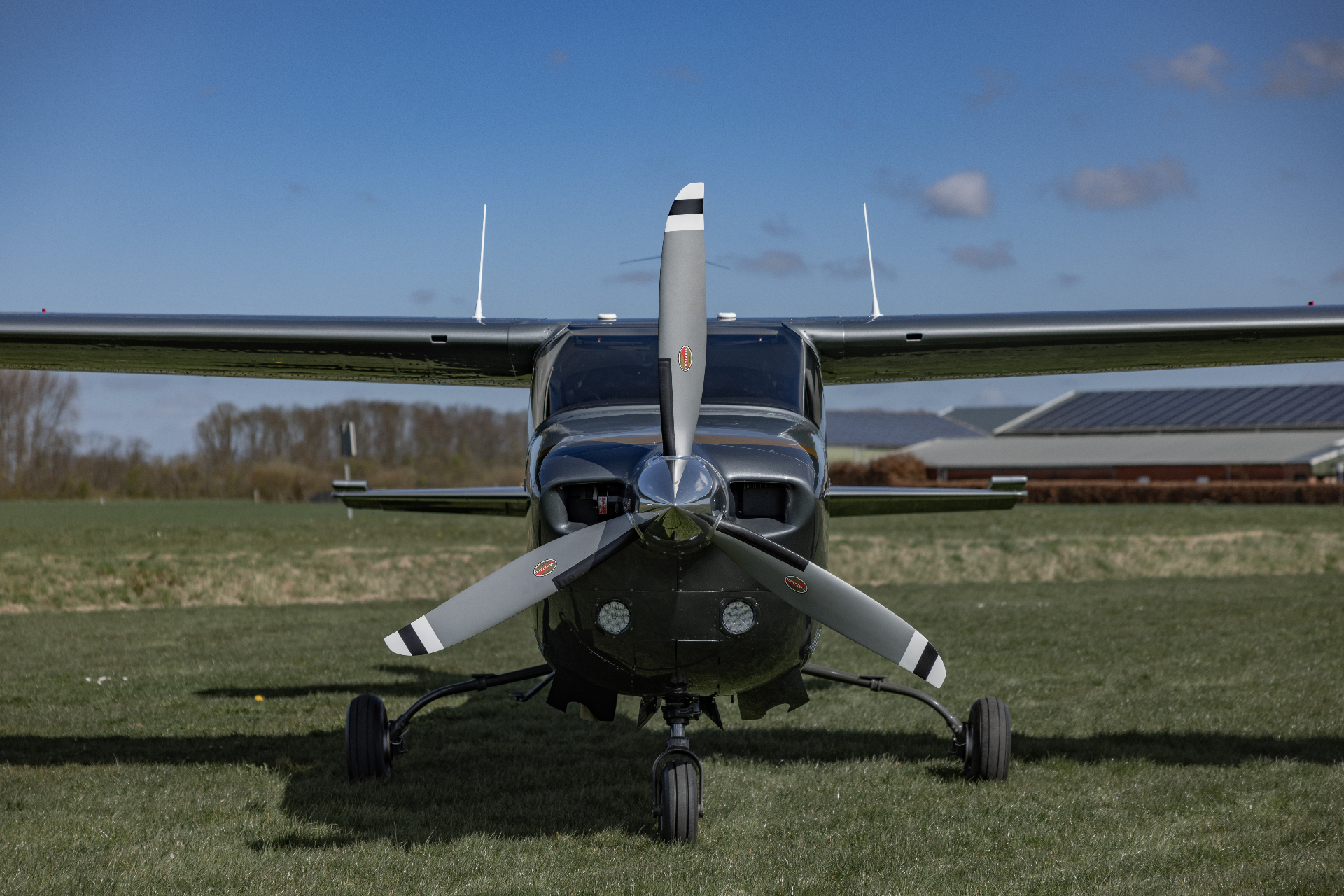 N2037S head-on, three-blade prop